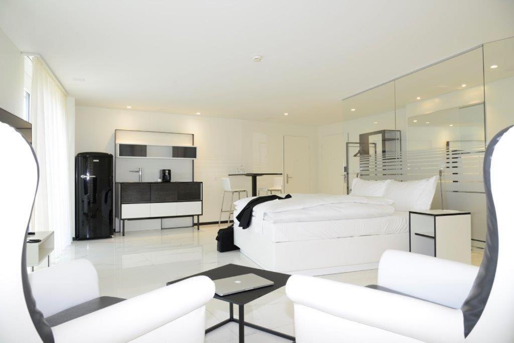 Studio with Kitchenette - Annex